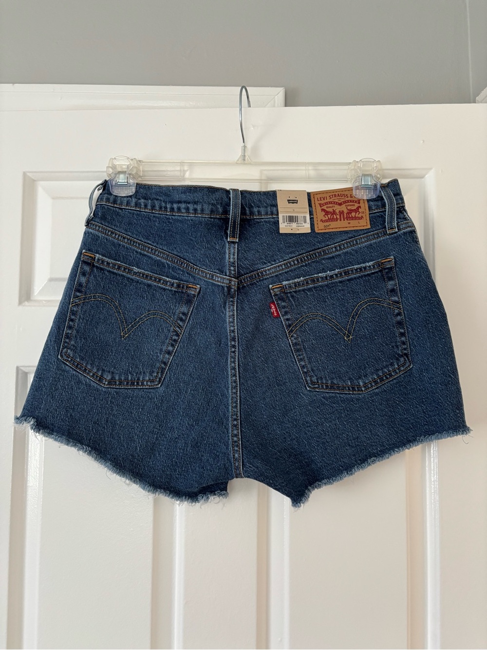 NWT Levi’s 501 Original High Rise Denim Shorts - Raw Hem - Medium Wash - Size 31 - Picture 5 of 7